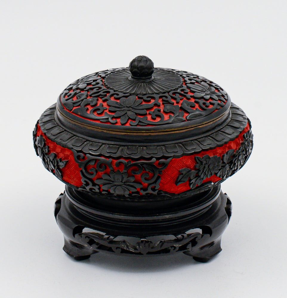 Vaso cloisonnet  in metallo smaltato e decori esterni rosso e nero base in legno Cina  1980