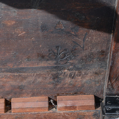 Sedia tinta ebano  intarsiata  con decori a rilievo stile  Pogliani epoca fine 800