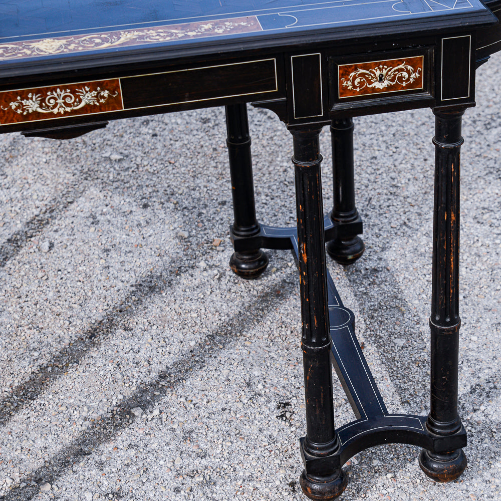 Tavolo scrivania intarsiato legno tinto ebano Italia 800  Pogliani