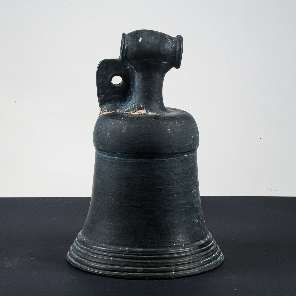 Campana nera in terracotta