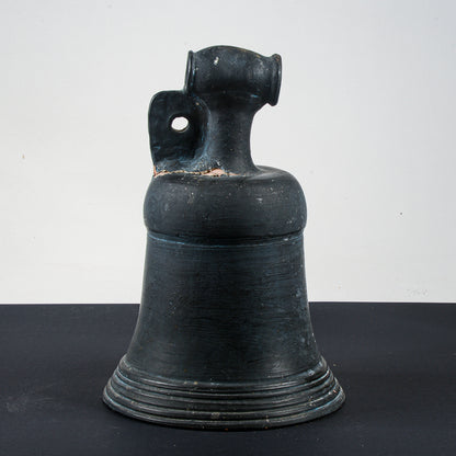 Campana nera in terracotta