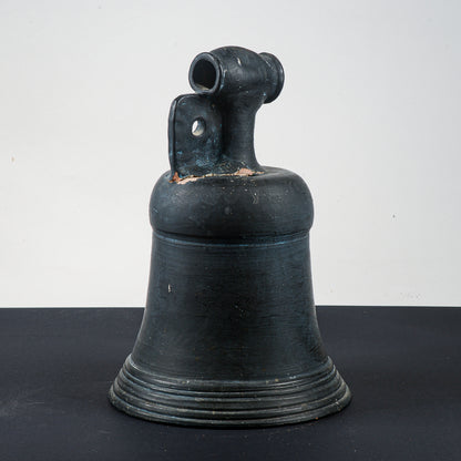 Campana nera in terracotta