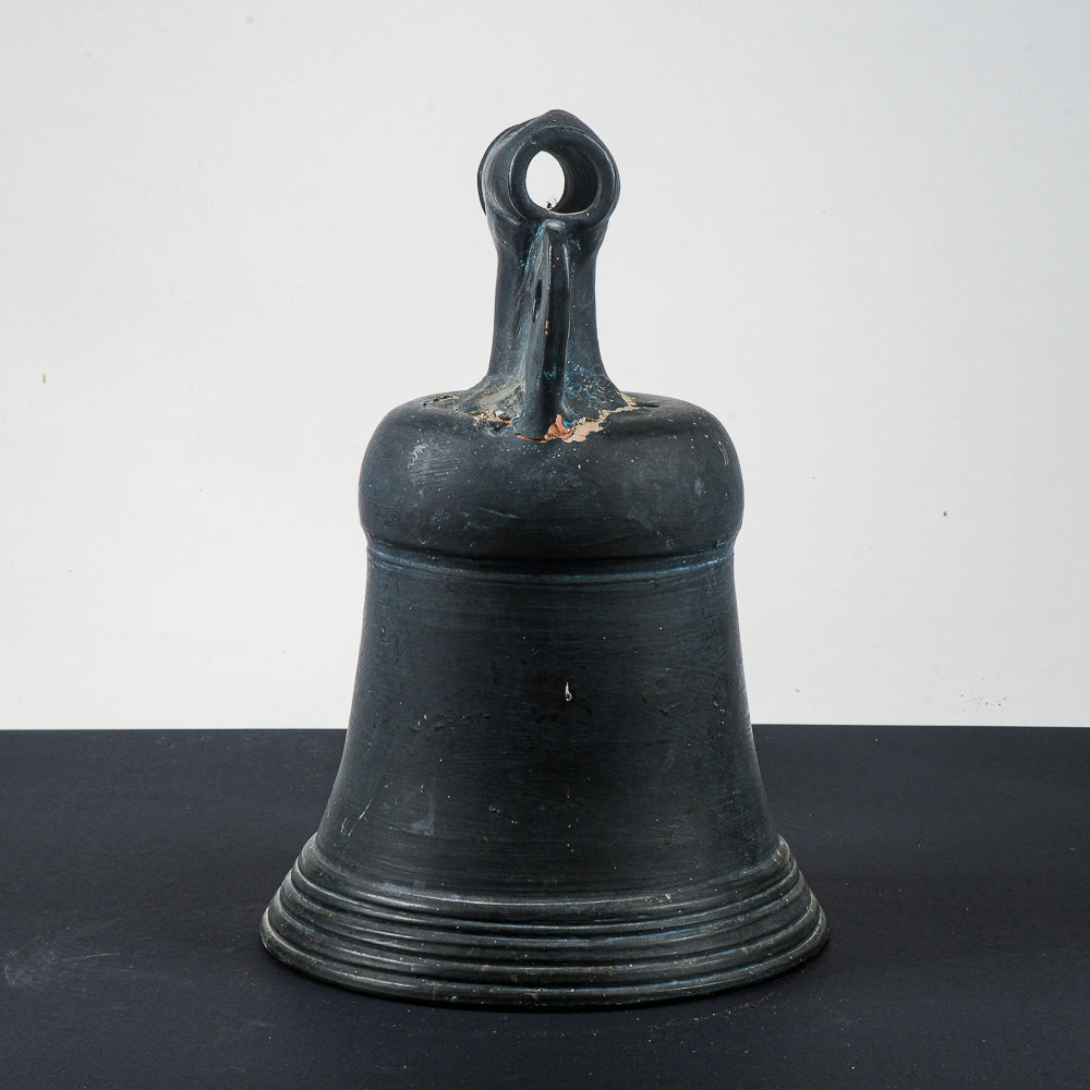 Campana nera in terracotta