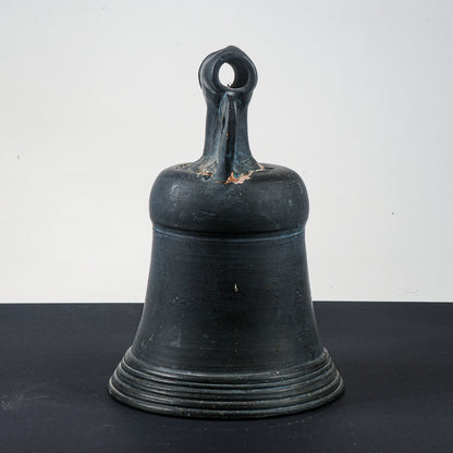 Campana nera in terracotta