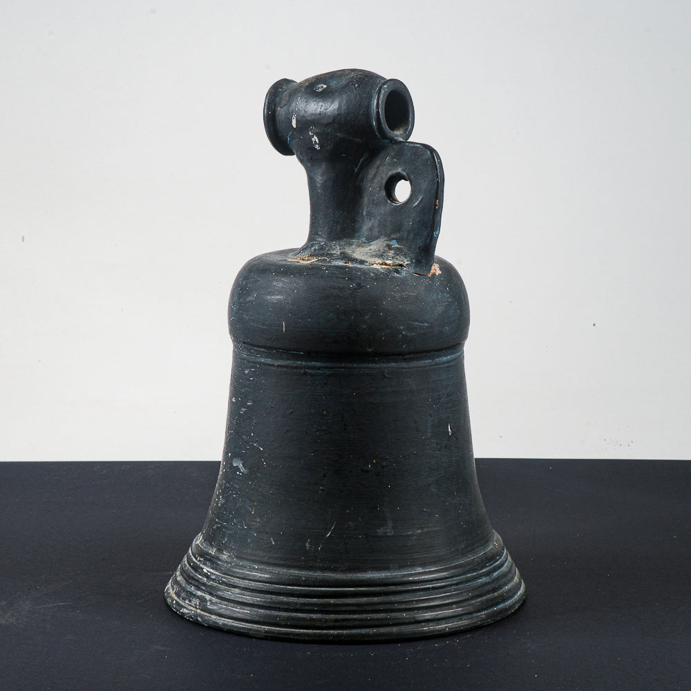 Campana nera in terracotta
