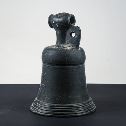 Campana nera in terracotta