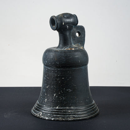 Campana nera in terracotta