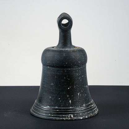 Campana nera in terracotta