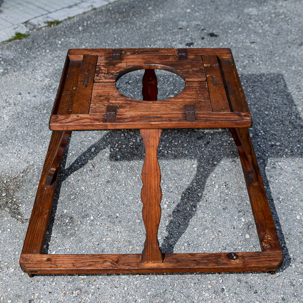 Girello per bambini costruito in legno di di abete epoca 800
