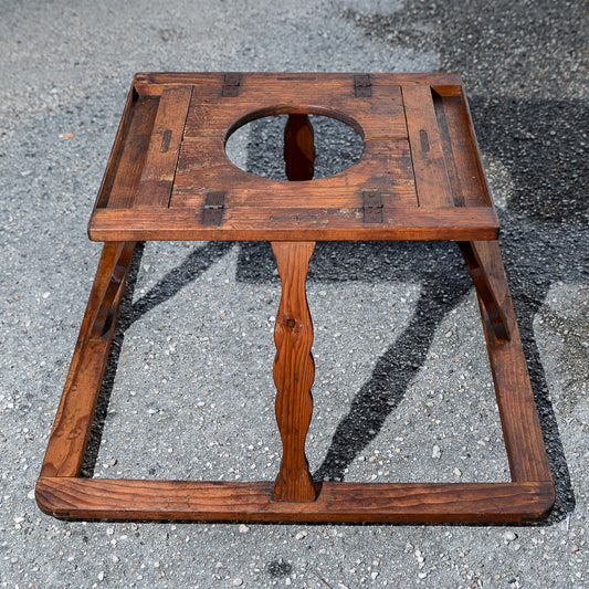 Girello per bambini costruito in legno di di abete epoca 800