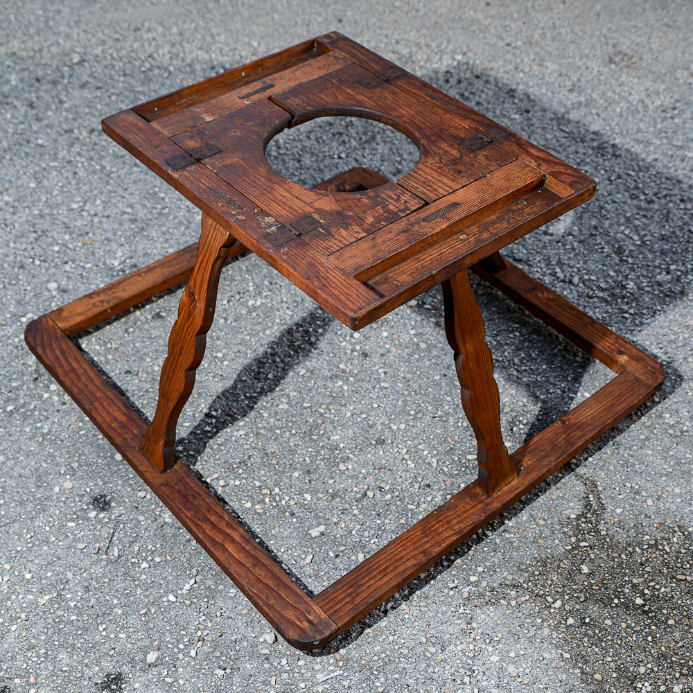 Girello per bambini costruito in legno di di abete epoca 800