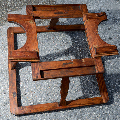 Girello per bambini costruito in legno di di abete epoca 800