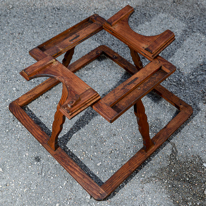 Girello per bambini costruito in legno di di abete epoca 800