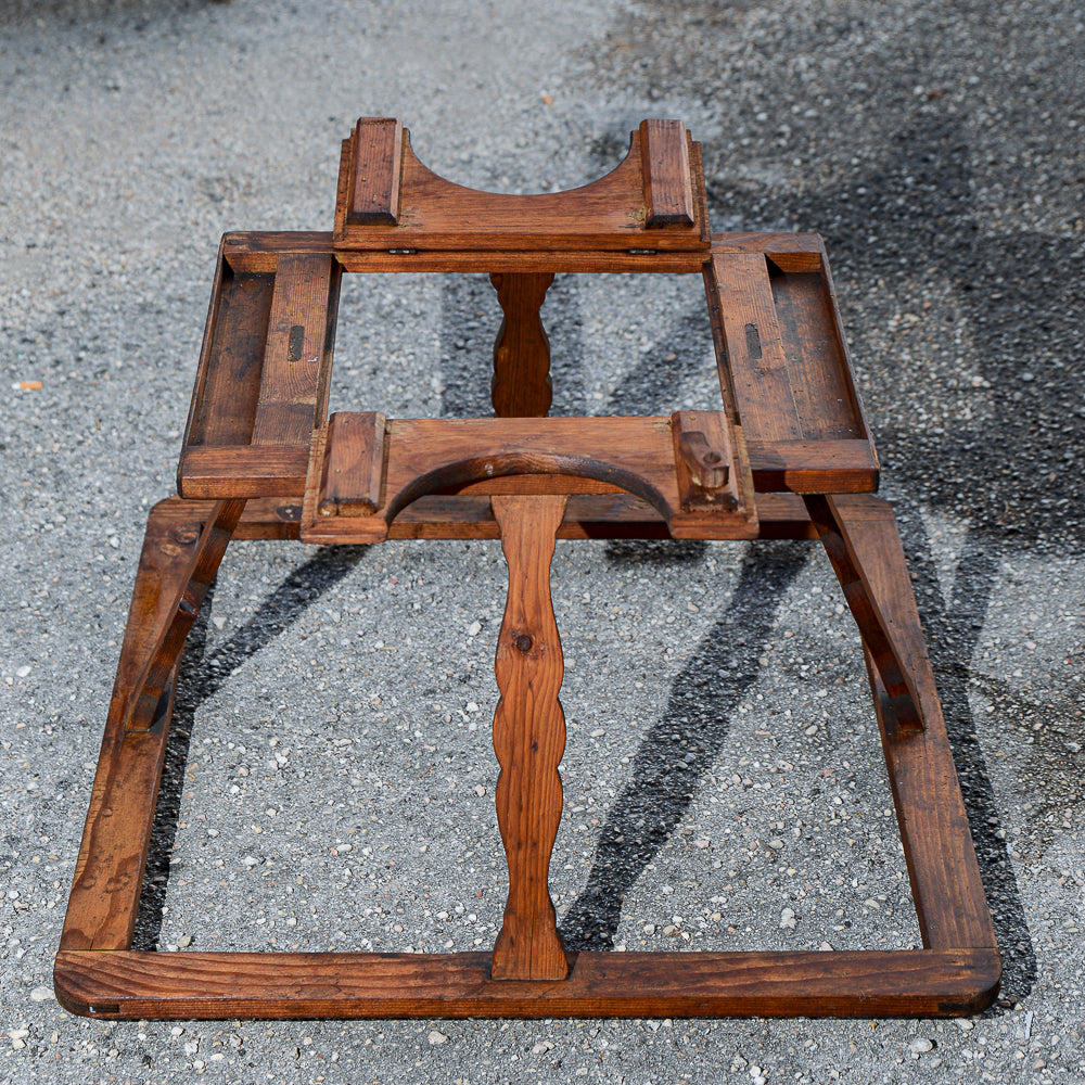 Girello per bambini costruito in legno di di abete epoca 800