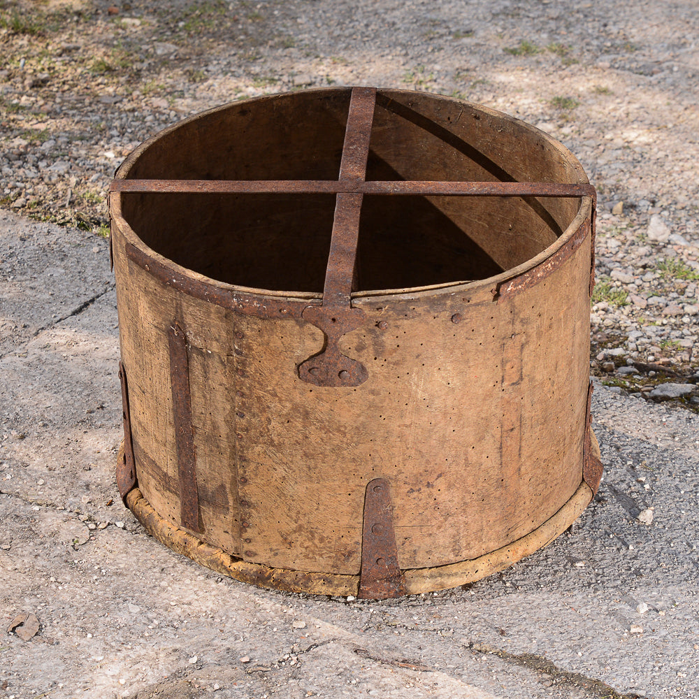 Misura per grano grande circolare in legno con riforzi in metallo Italia epoca fine 800