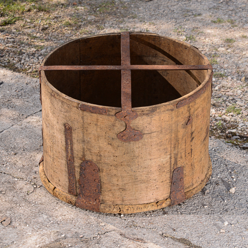 Misura per grano grande circolare in legno con riforzi in metallo Italia epoca fine 800