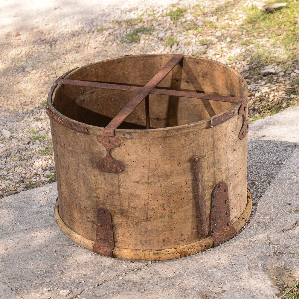 Misura per grano grande circolare in legno con riforzi in metallo Italia epoca fine 800