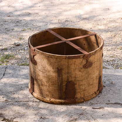 Misura per grano grande circolare in legno con riforzi in metallo Italia epoca fine 800