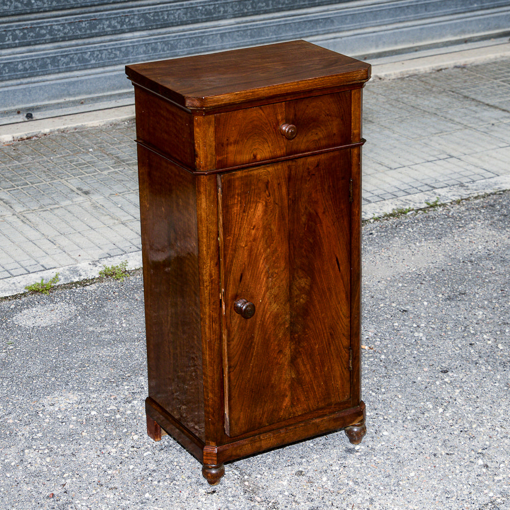 Comodino singolo in noce con piedini torniti Italia epoca 800