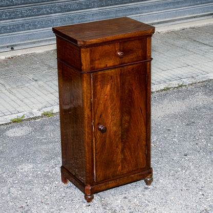 Comodino singolo in noce con piedini torniti Italia epoca 800