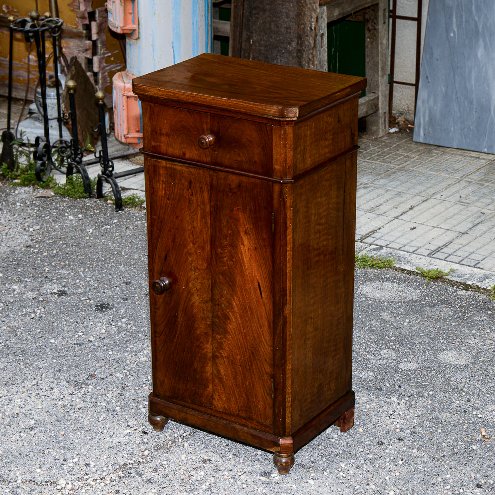 Comodino singolo in noce con piedini torniti Italia epoca 800