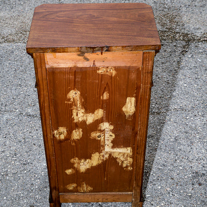 Comodino singolo in noce con piedini torniti Italia epoca 800