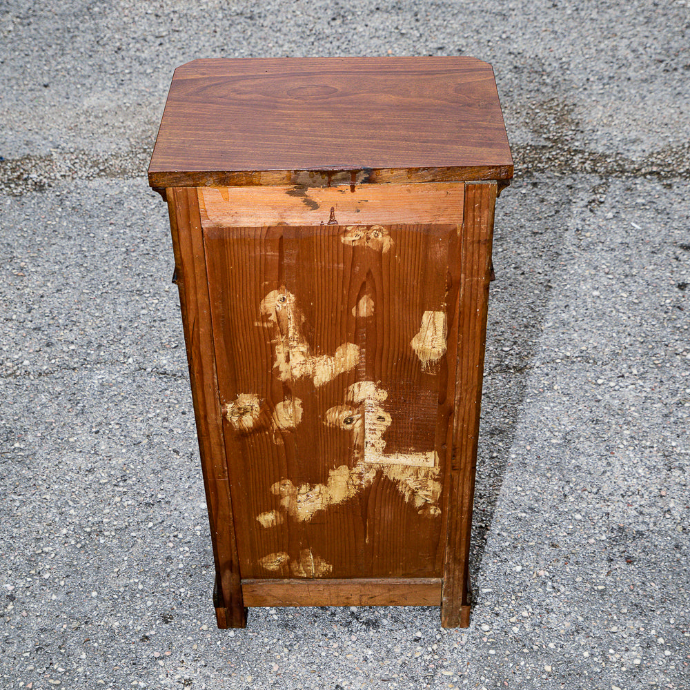 Comodino singolo in noce con piedini torniti Italia epoca 800