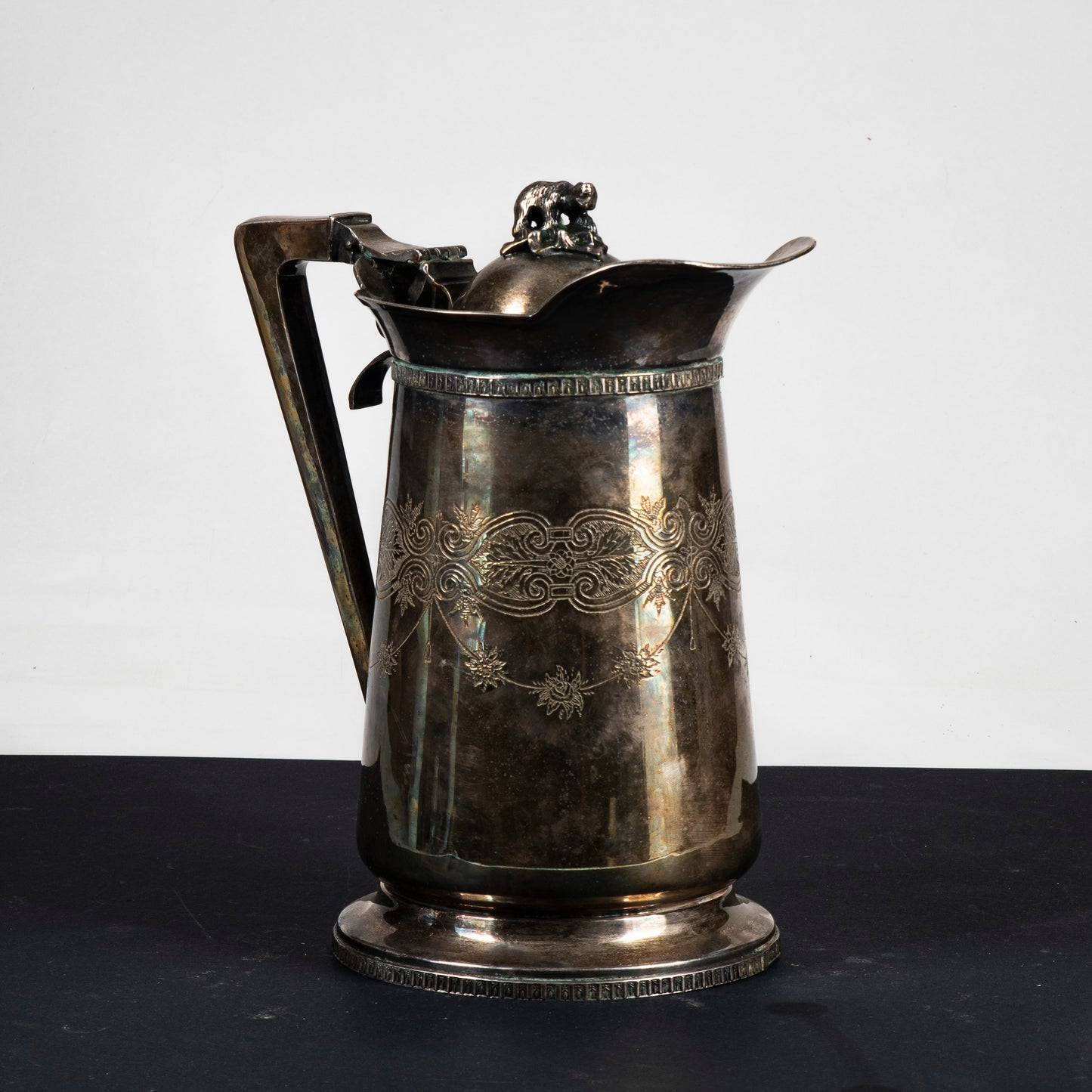 Brocca cioccolatiera in Sheffield con decori incisi e fusione a pieno epoca 1950