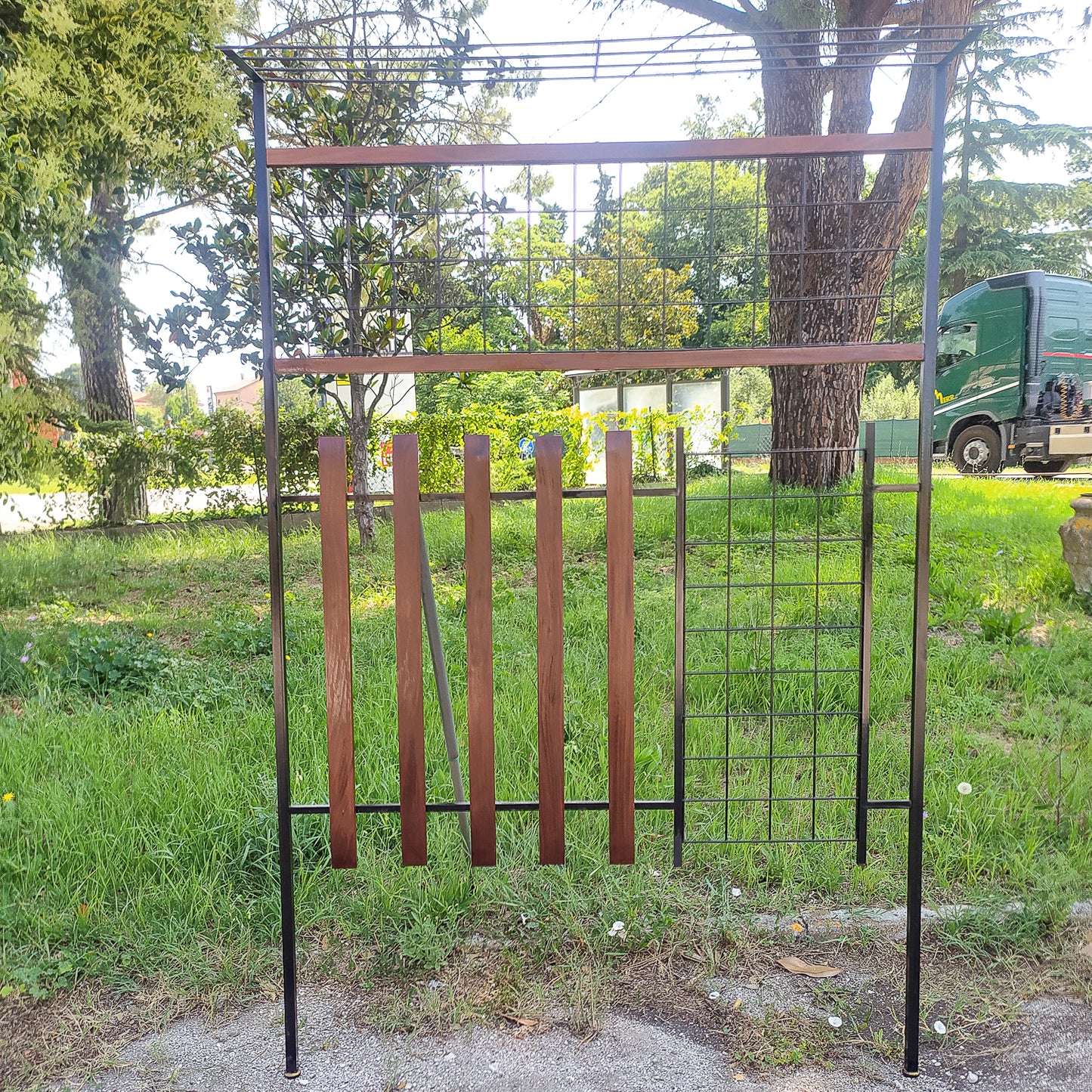 Appendiabiti attaccapanni da ingresso in ferro e legno con cappelliera Danimarca 1960