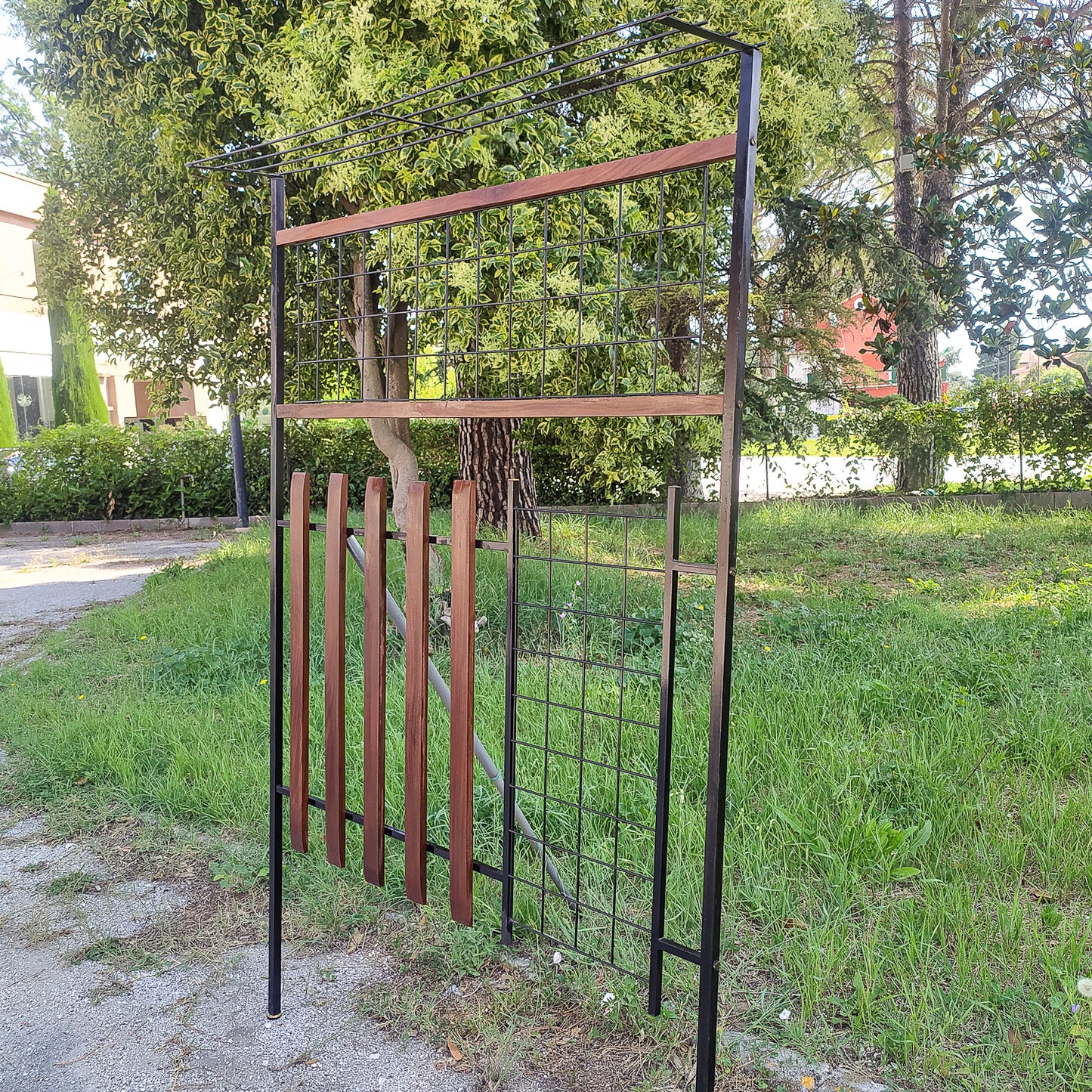 Appendiabiti attaccapanni da ingresso in ferro e legno con cappelliera Danimarca 1960