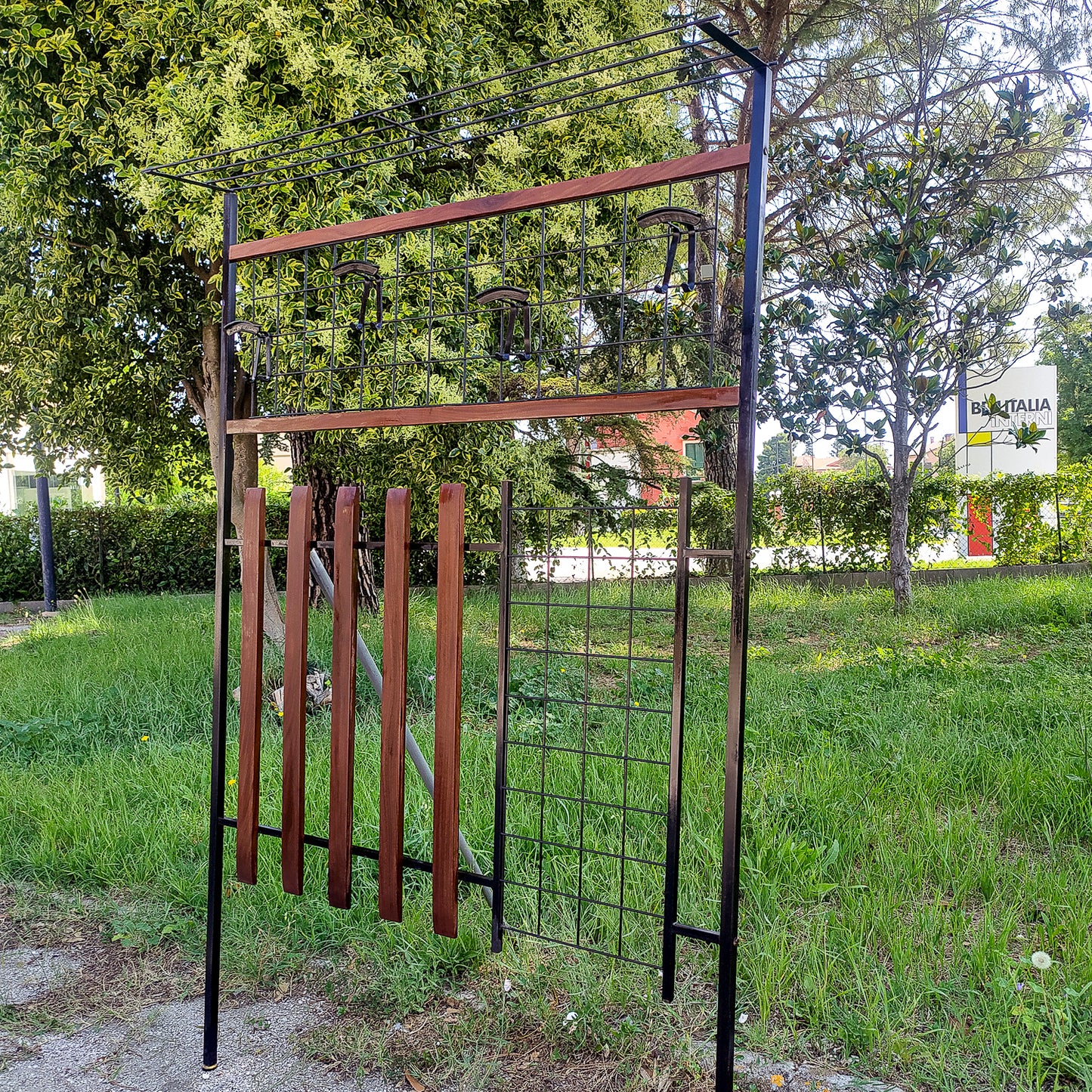 Appendiabiti attaccapanni da ingresso in ferro e legno con cappelliera Danimarca 1960