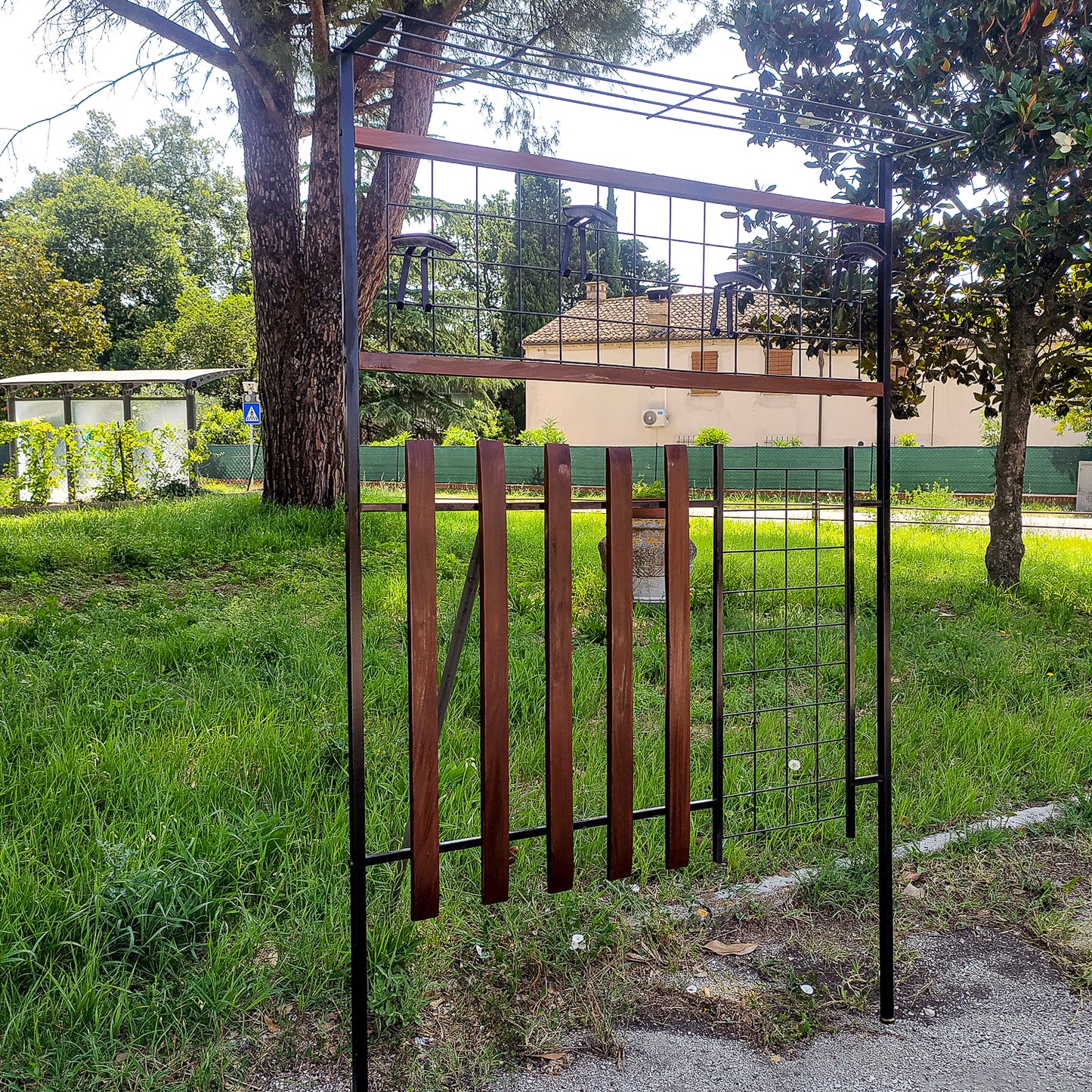 Appendiabiti attaccapanni da ingresso in ferro e legno con cappelliera Danimarca 1960