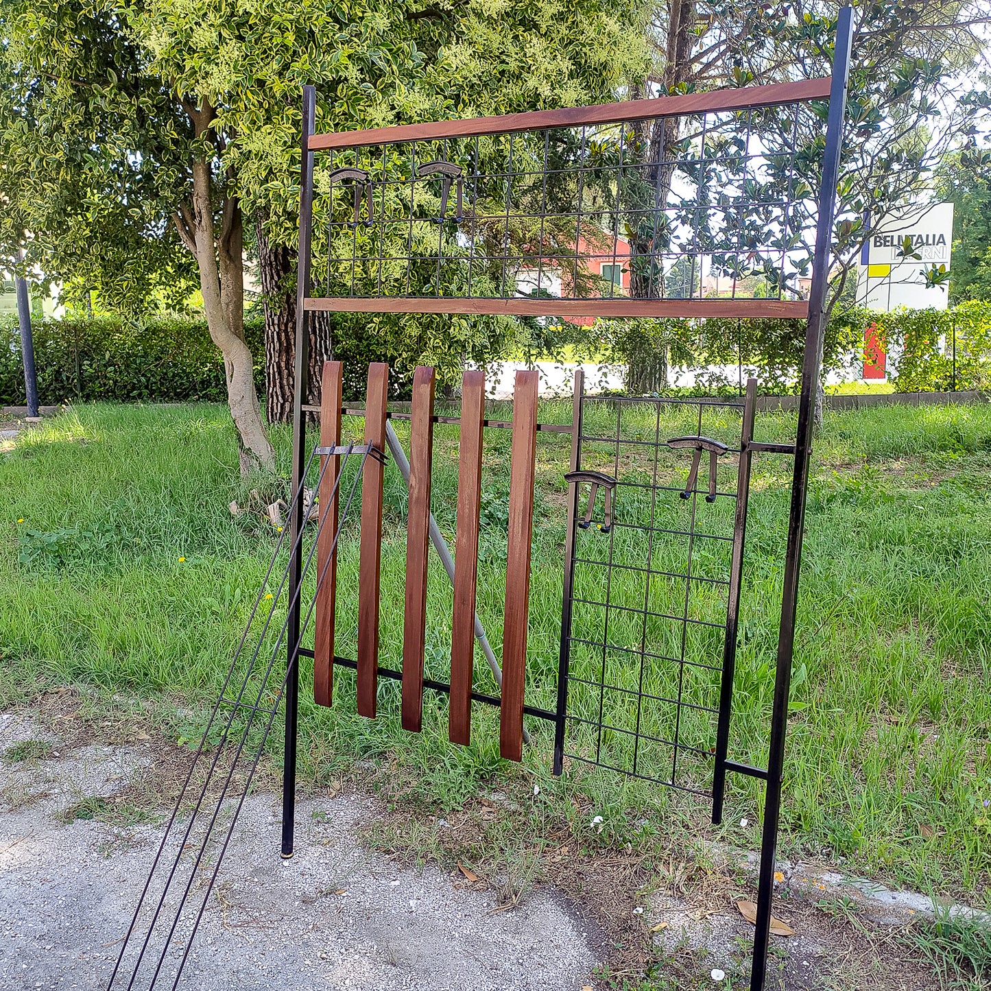 Appendiabiti attaccapanni da ingresso in ferro e legno con cappelliera Danimarca 1960