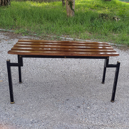 Panca a doghe in legno con struttura in metalo Danimarca 1960
