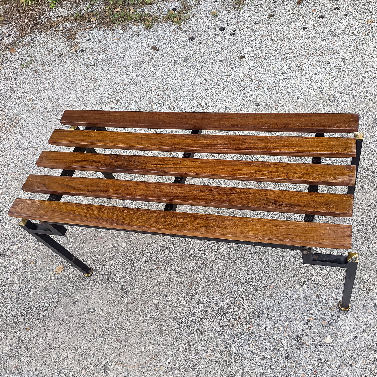 Panca a doghe in legno con struttura in metalo Danimarca 1960