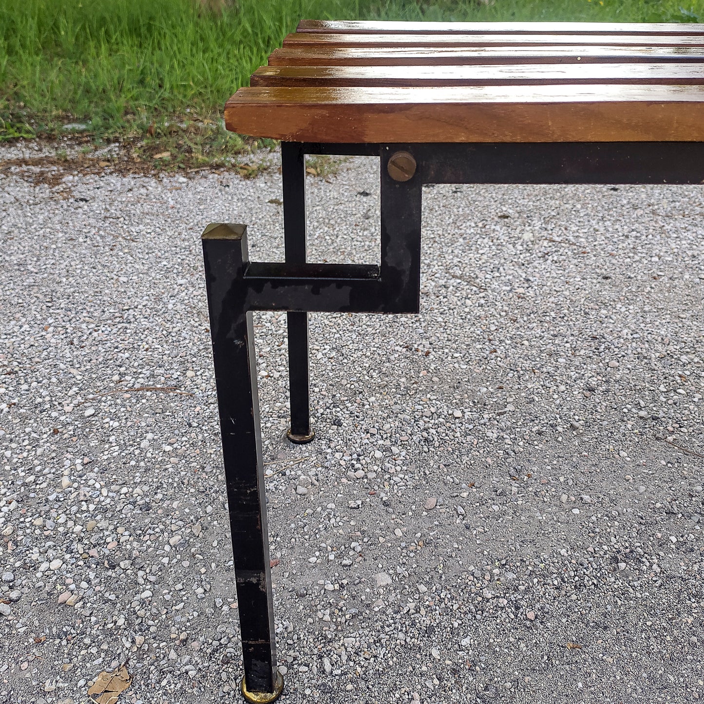 Panca a doghe in legno con struttura in metalo Danimarca 1960