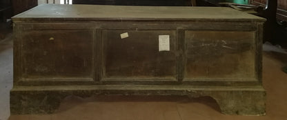 Cassapanca in noce massello con fronte a  tre riquadri Italia epoca primo 800