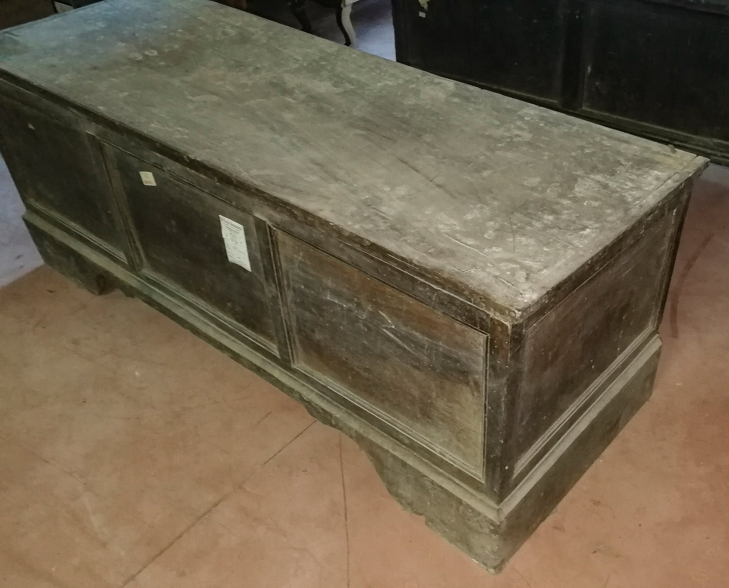 Cassapanca in noce massello con fronte a  tre riquadri Italia epoca primo 800