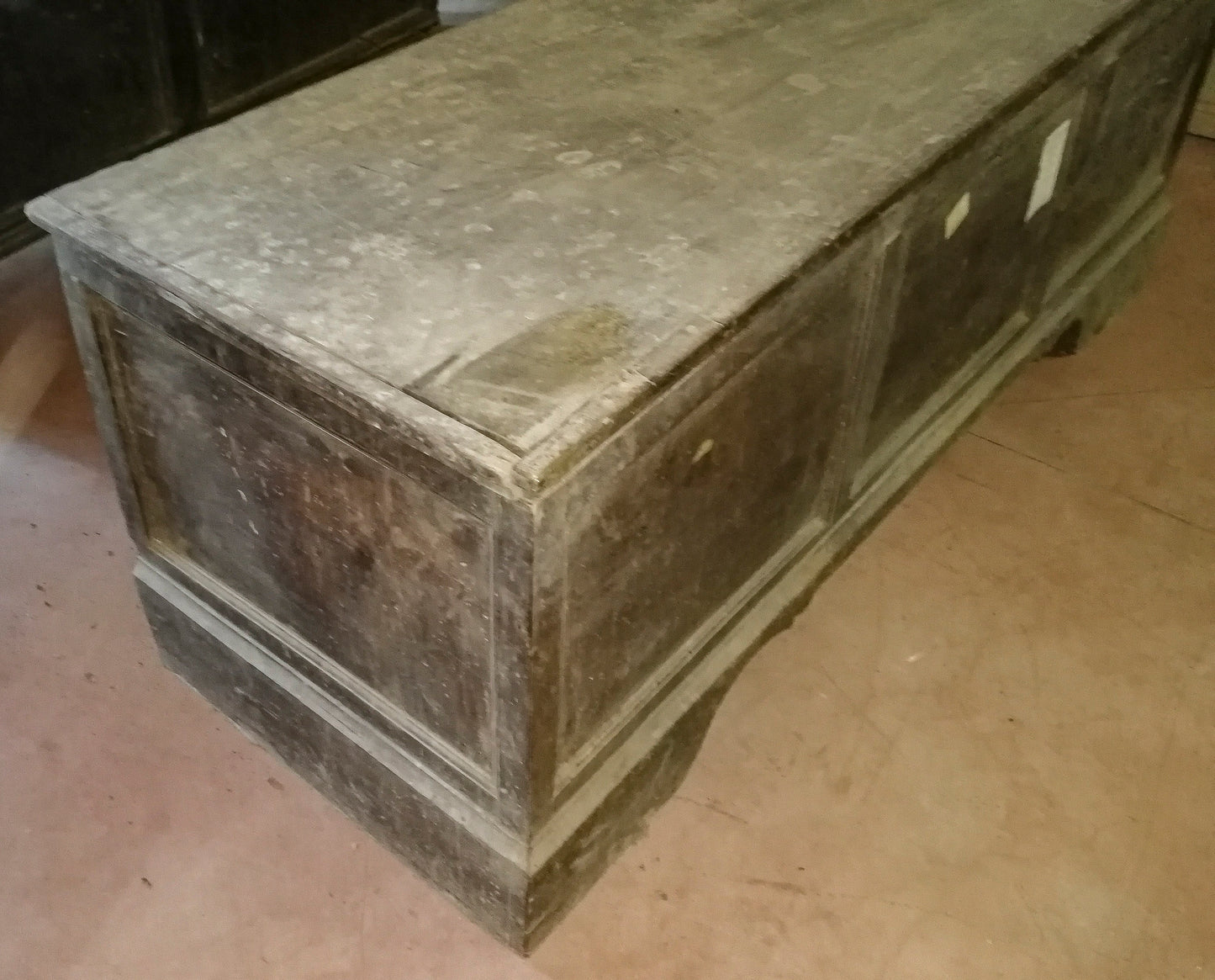 Cassapanca in noce massello con fronte a  tre riquadri Italia epoca primo 800