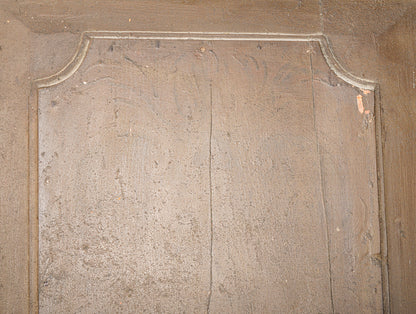 Grande portone a due ante con segni tracce di laccatura decori sotto la vernice Italia epoca 600 Luigi XIV