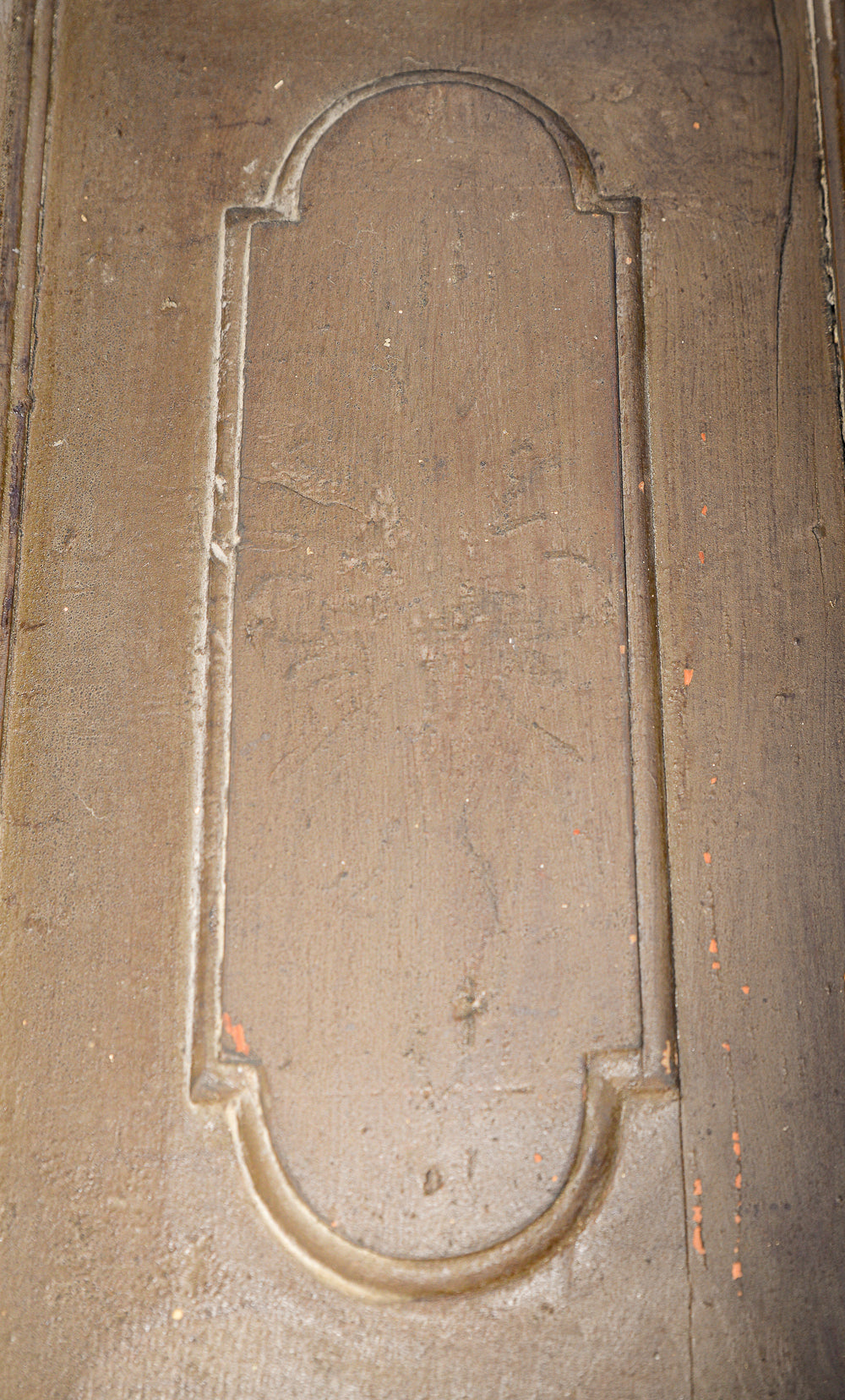 Grande portone a due ante con segni tracce di laccatura decori sotto la vernice Italia epoca 600 Luigi XIV