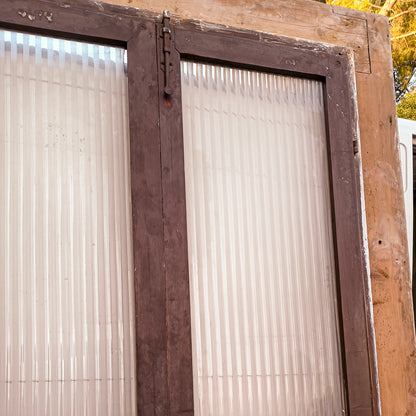 Porta due ante con telaio in legno di abete masselo  vetro a righe satinato Italia epoca primo 900