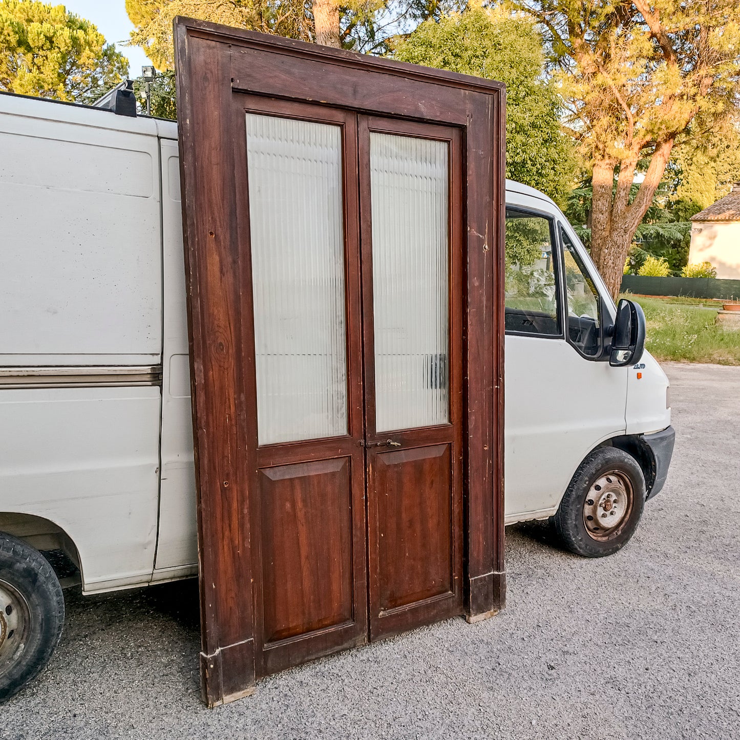 Porta due ante con telaio in legno di abete masselo  vetro a righe satinato Italia epoca primo 900