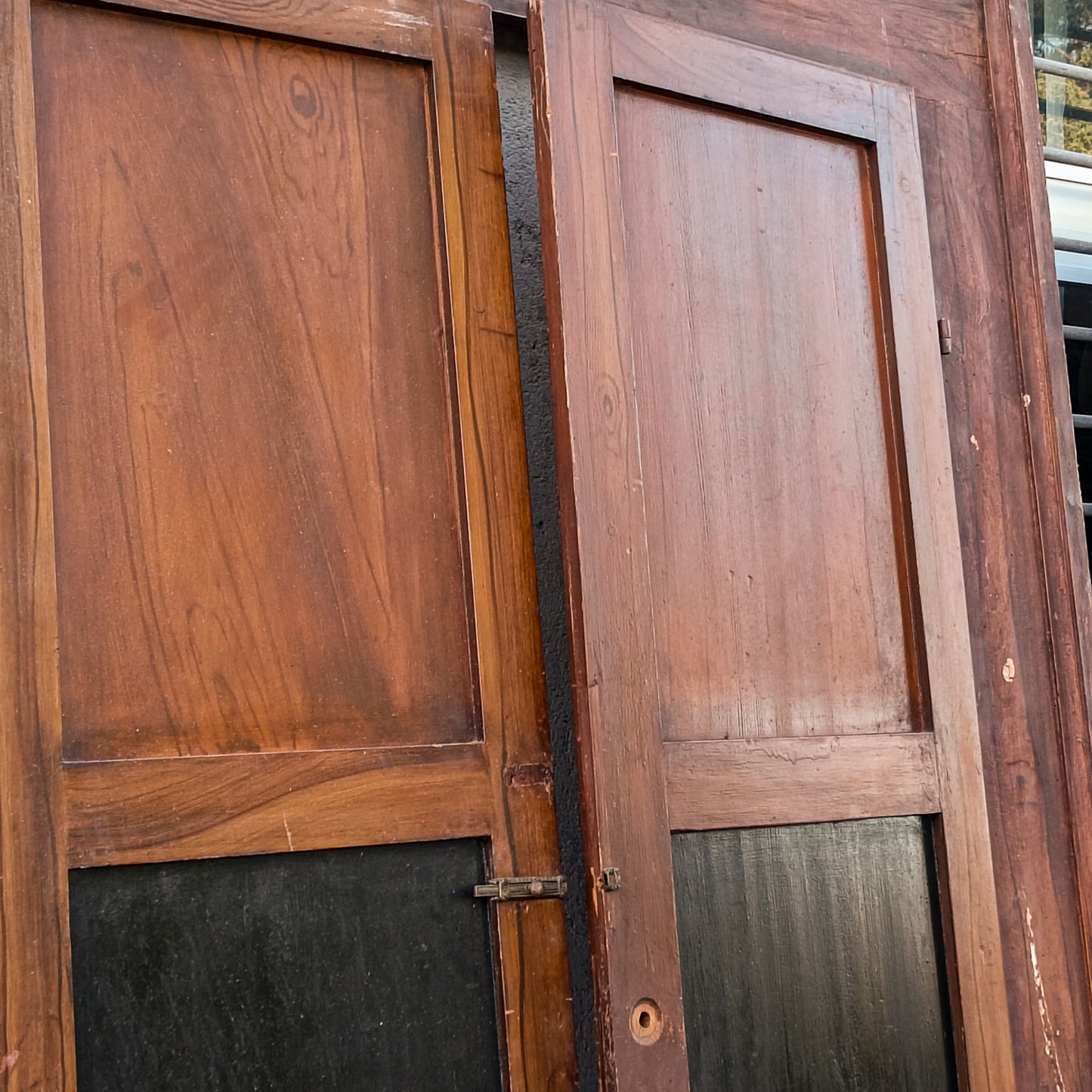 Porta con telaio due ante in legno di abete  Italia epoca primo 900