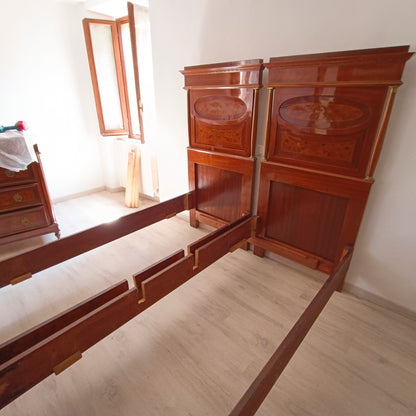 Letto matrimoniale stile impero  impellicciato in noce Italia prima metà del 900