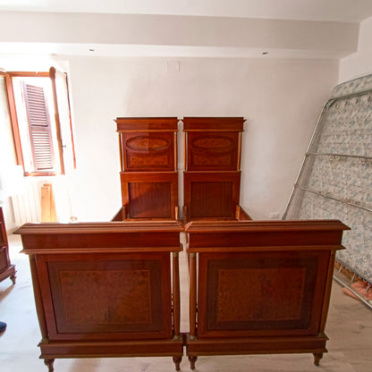 Letto matrimoniale stile impero  impellicciato in noce Italia prima metà del 900