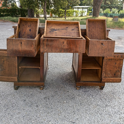 scrivania a cattedra in noce epoca 800