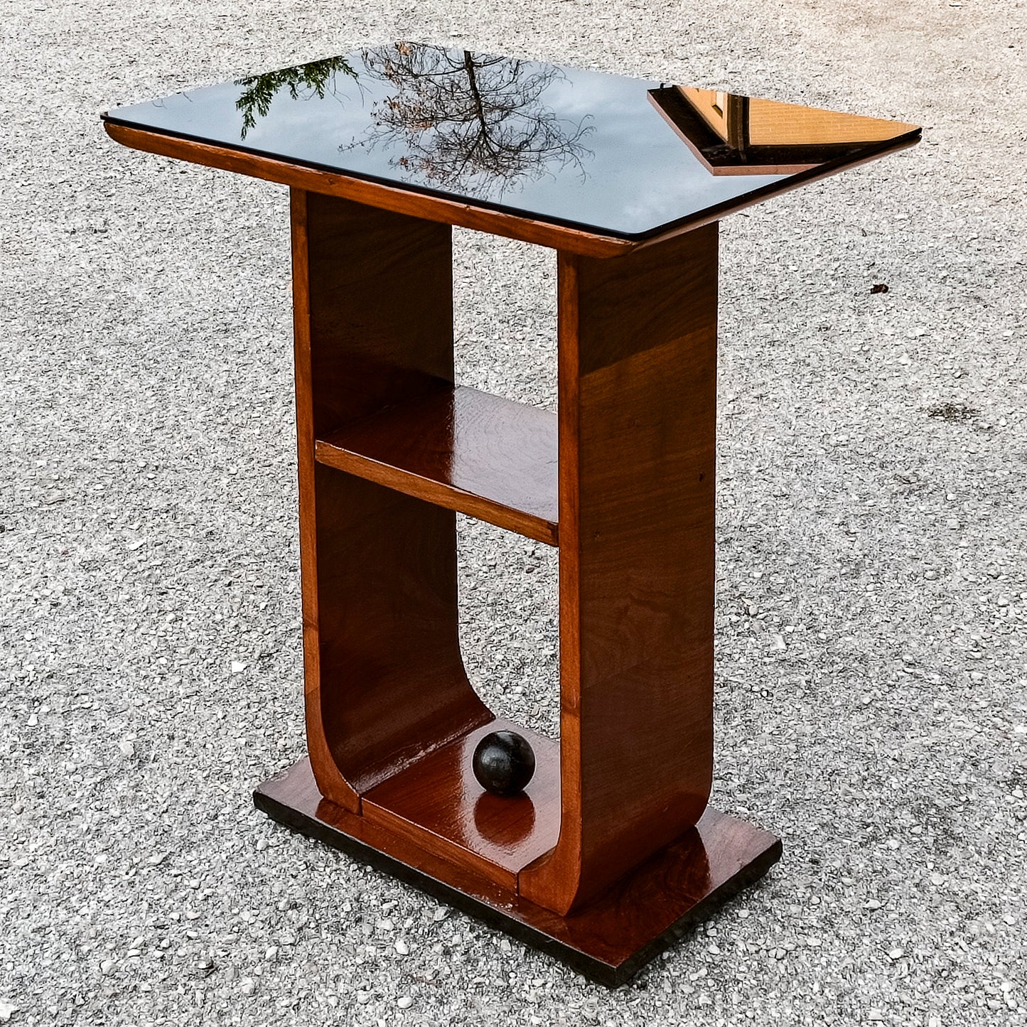 tavolino da fumo piano in vetro e decoro a sfera