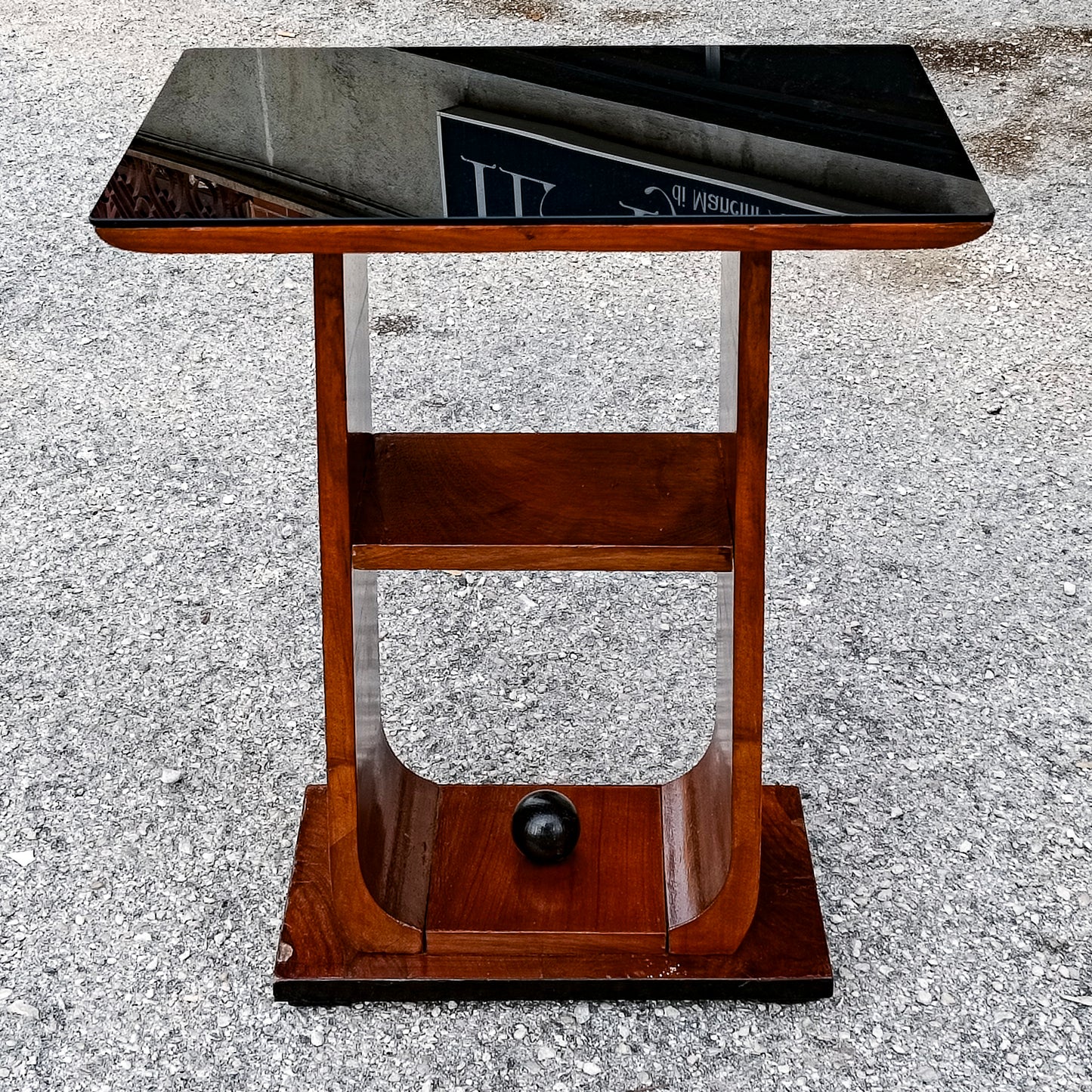 tavolino da fumo piano in vetro e decoro a sfera