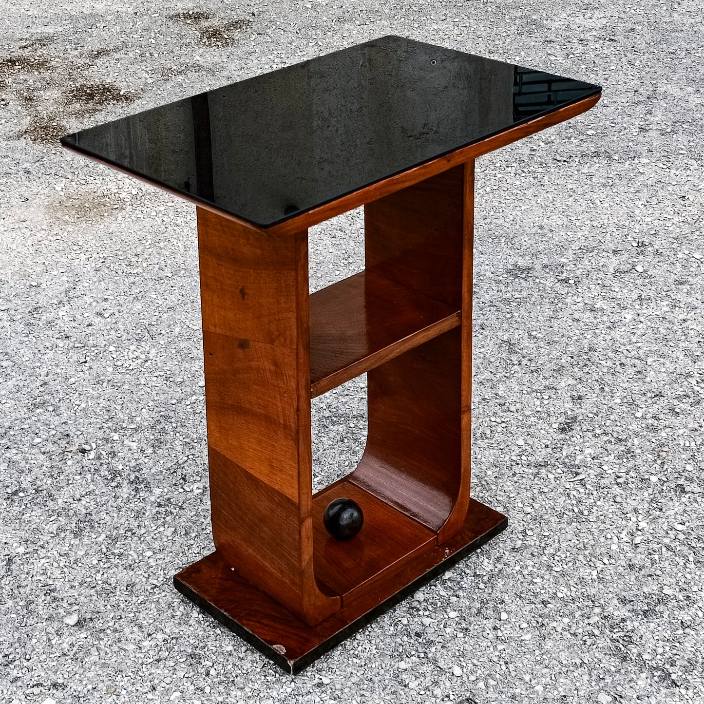 tavolino da fumo piano in vetro e decoro a sfera
